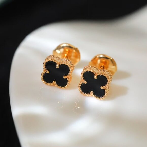 Van Cleef & Arpels Black Onyx Earrings - Picture 6 of 7